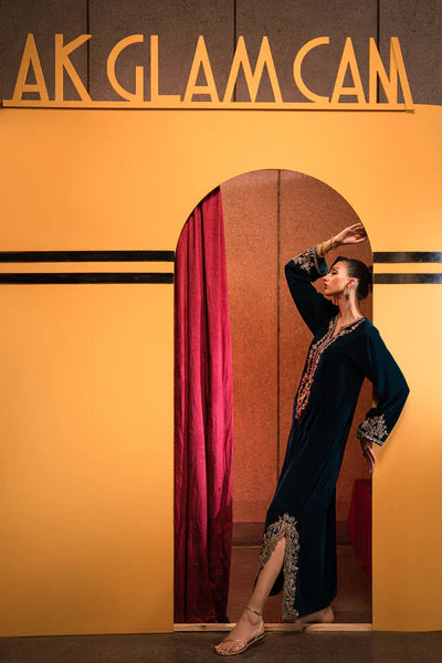 Midnight Majesty - premium velvet - Deep Teal Blue