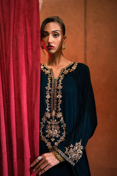 Midnight Majesty - premium velvet - Deep Teal Blue